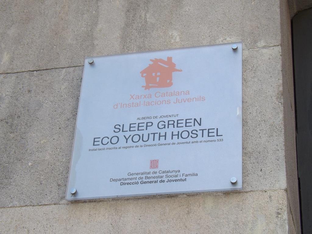 Sleep Green - Certified Eco Youth Hostel Barcellona Esterno foto