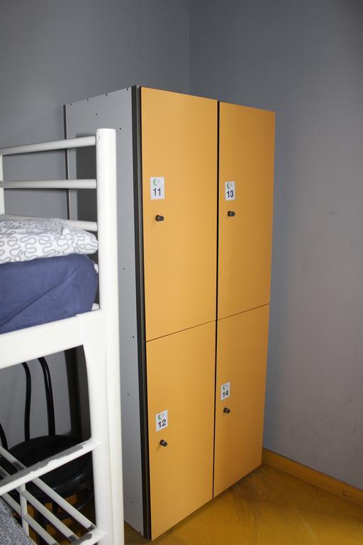 Sleep Green - Certified Eco Youth Hostel Barcellona Esterno foto