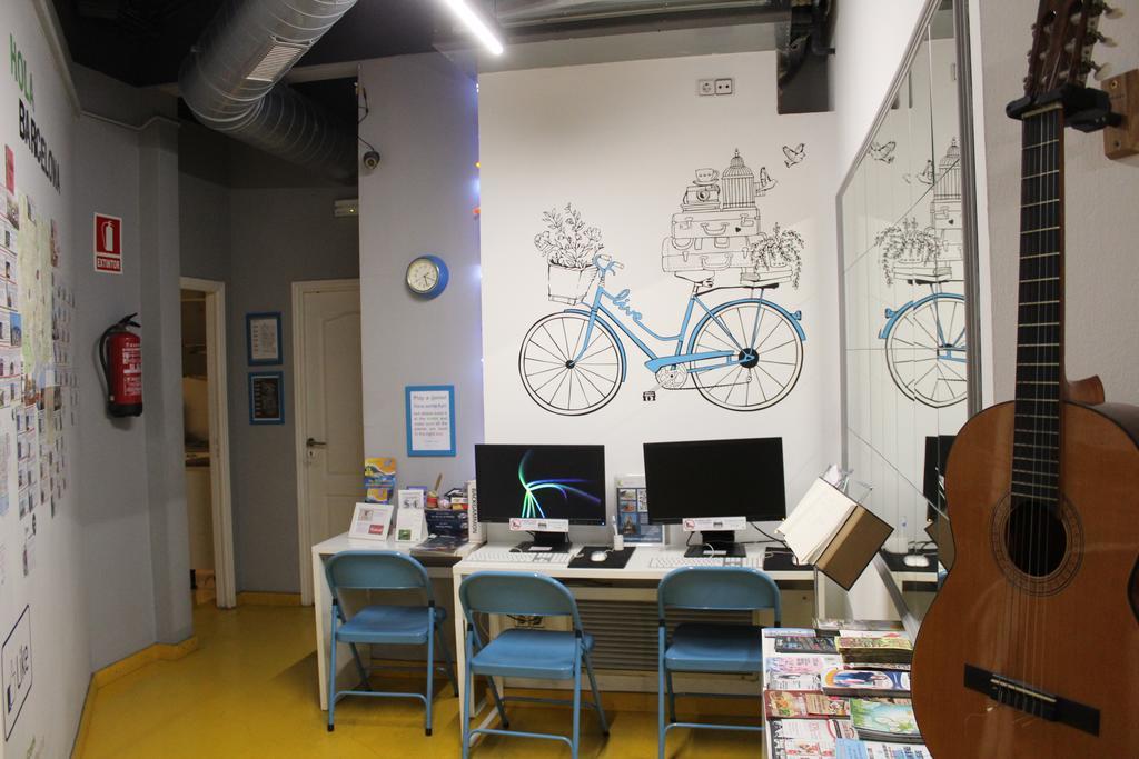 Sleep Green - Certified Eco Youth Hostel Barcellona Esterno foto