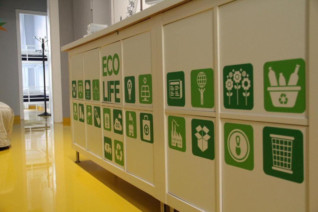Sleep Green - Certified Eco Youth Hostel Barcellona Esterno foto