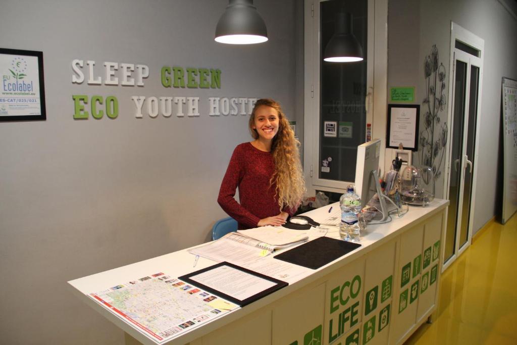 Sleep Green - Certified Eco Youth Hostel Barcellona Esterno foto