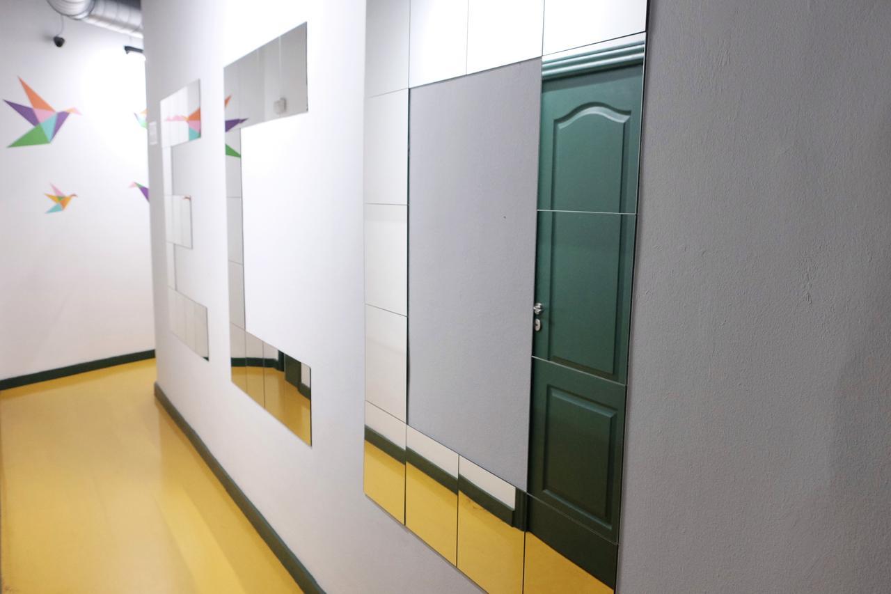 Sleep Green - Certified Eco Youth Hostel Barcellona Esterno foto