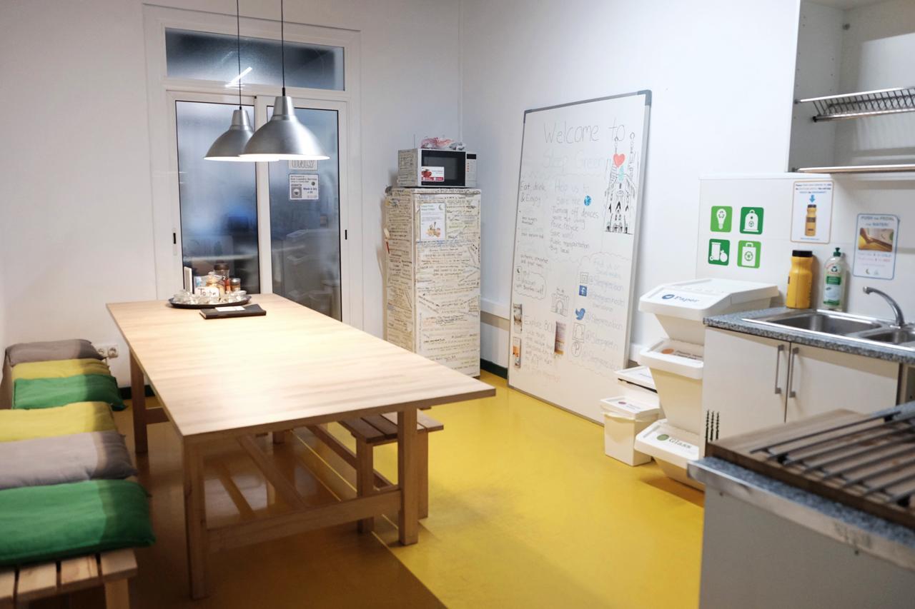 Sleep Green - Certified Eco Youth Hostel Barcellona Esterno foto