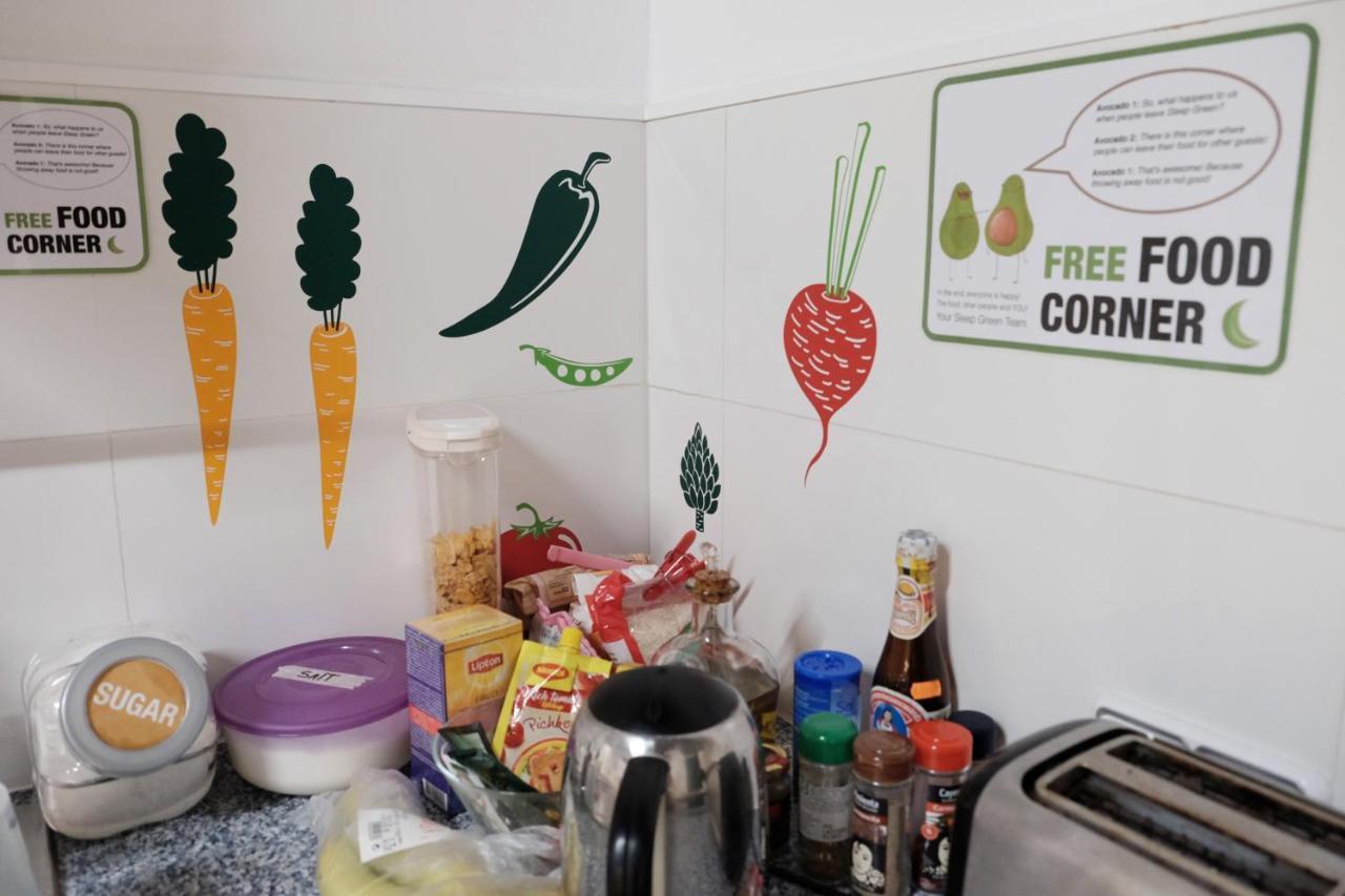 Sleep Green - Certified Eco Youth Hostel Barcellona Esterno foto