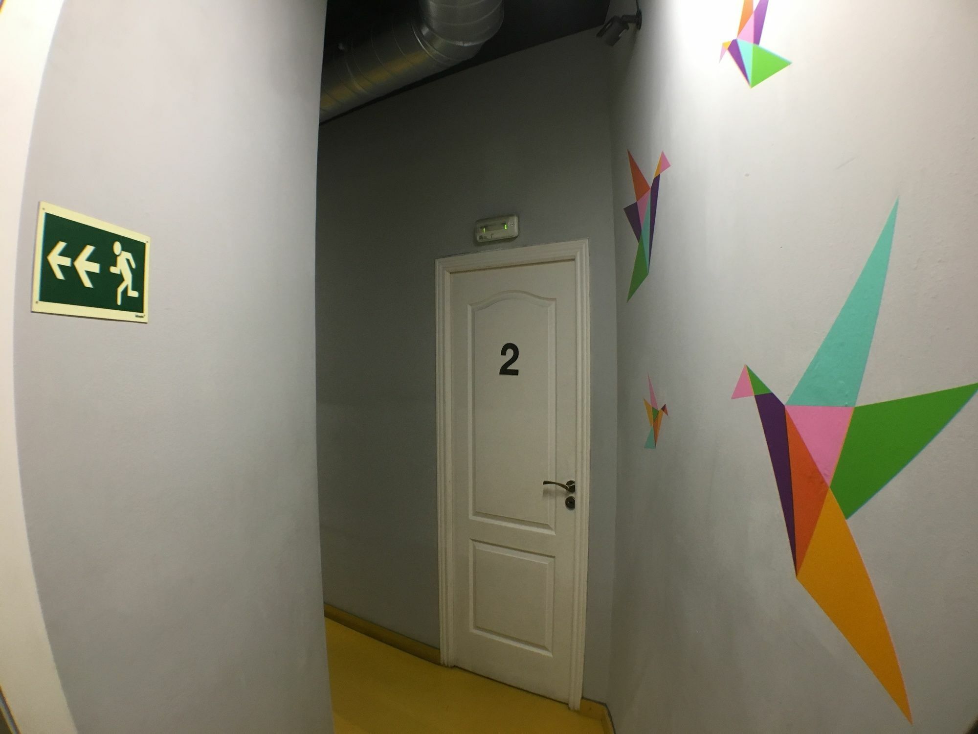 Sleep Green - Certified Eco Youth Hostel Barcellona Esterno foto