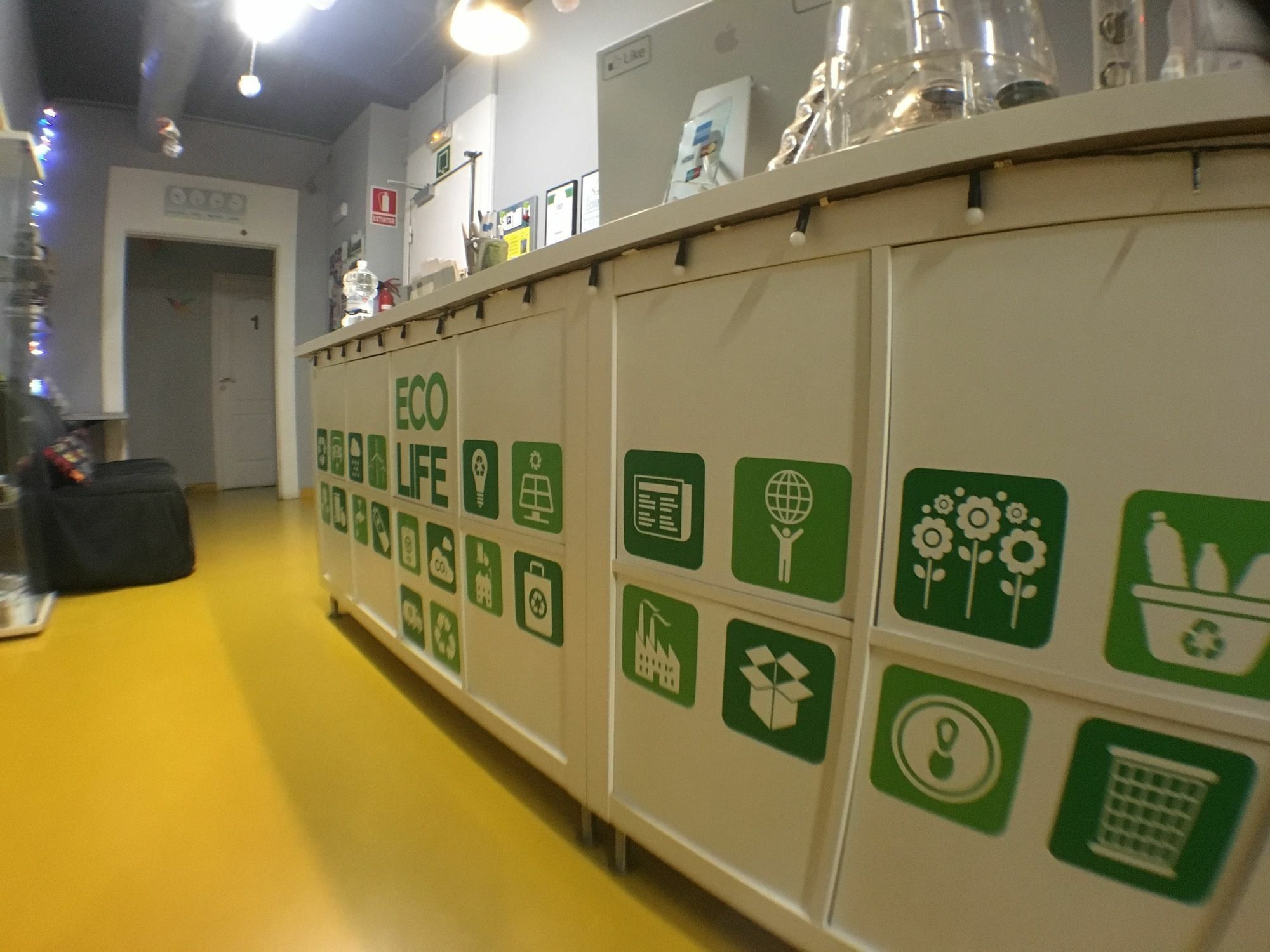 Sleep Green - Certified Eco Youth Hostel Barcellona Esterno foto