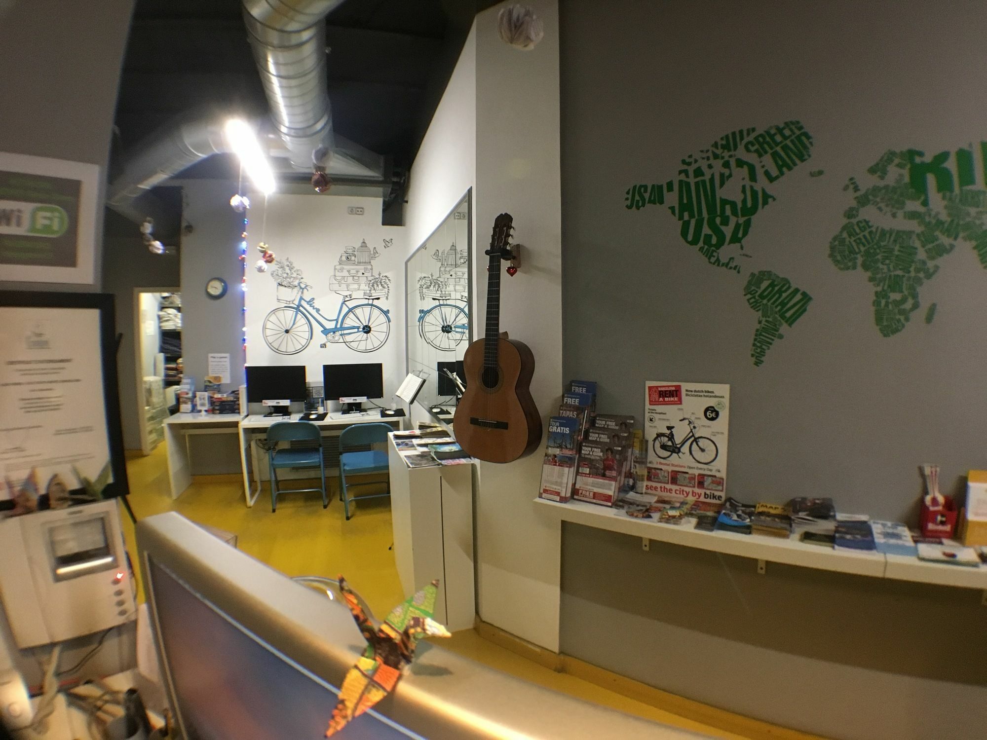 Sleep Green - Certified Eco Youth Hostel Barcellona Esterno foto